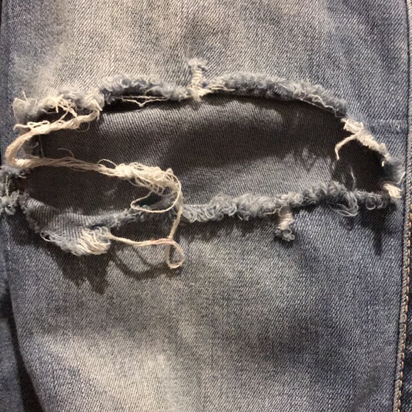 Hollister Jean - Picture 4 of 8